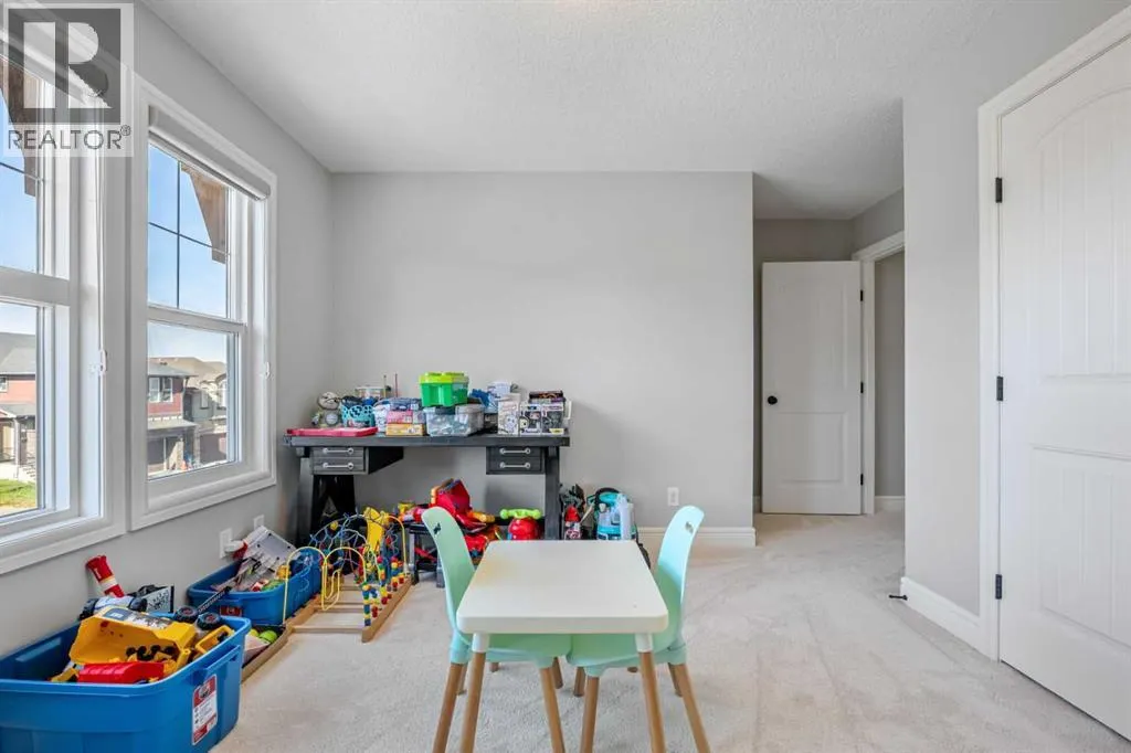 35 Mahogany Crescent SE