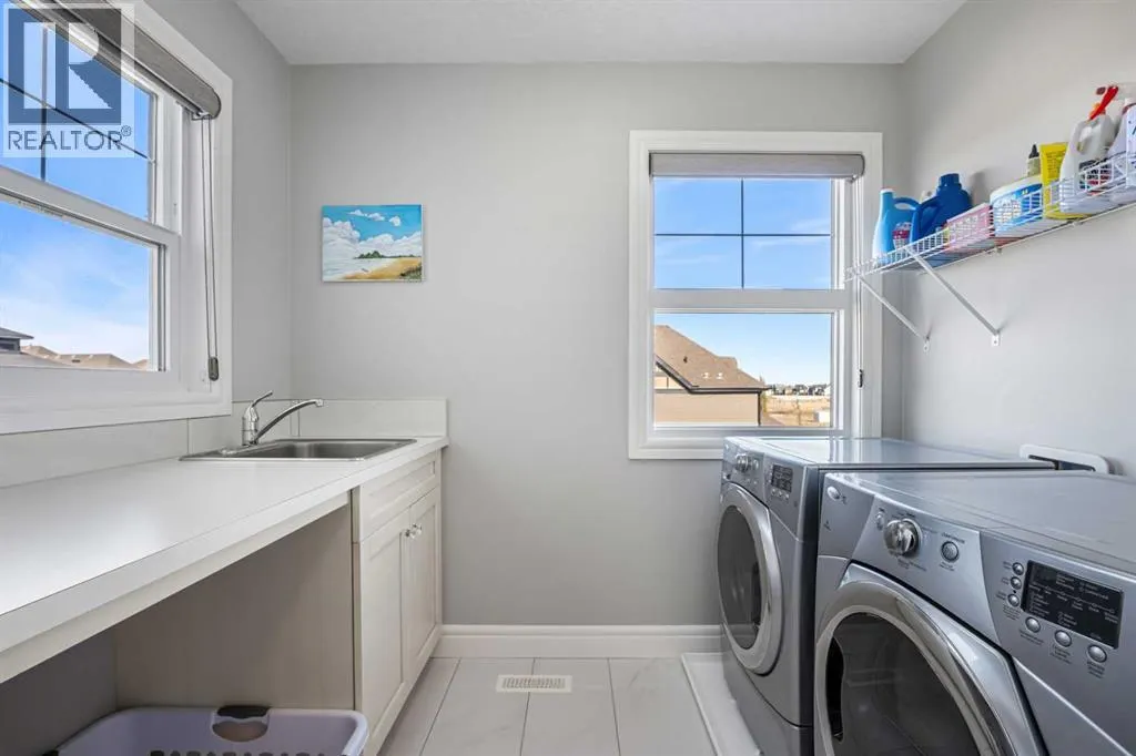 35 Mahogany Crescent SE