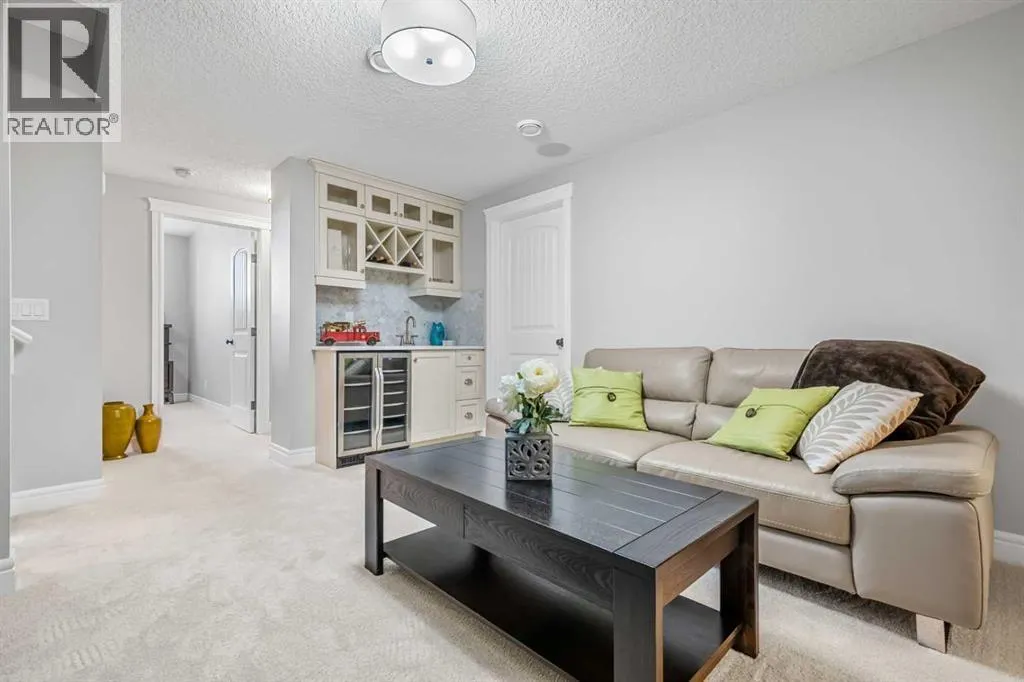 35 Mahogany Crescent SE