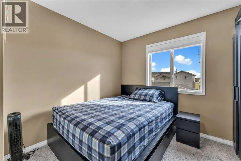 19 Taralake Rise NE
