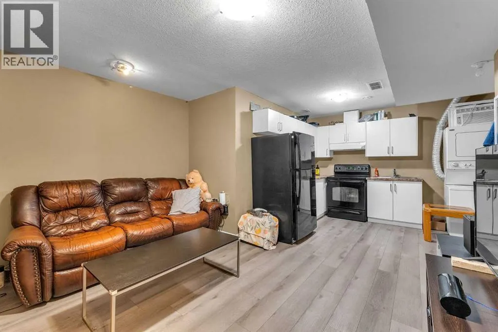 19 Taralake Rise NE