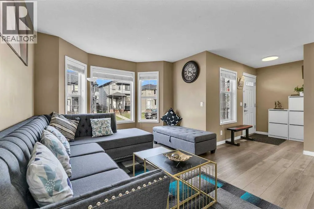 19 Taralake Rise NE