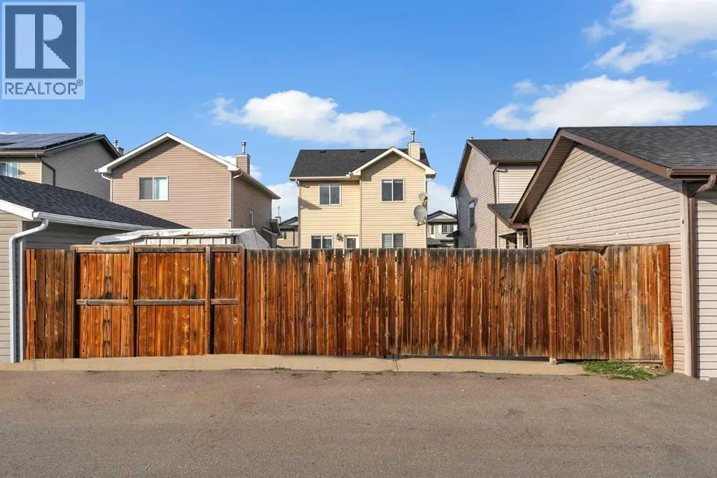 19 Taralake Rise NE