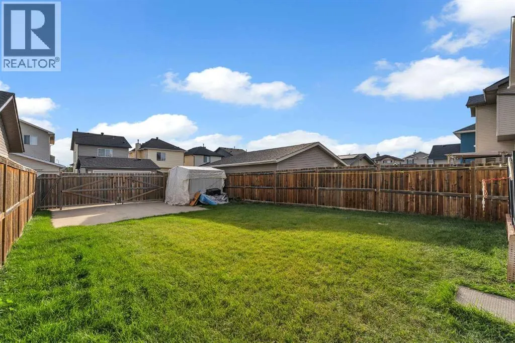 19 Taralake Rise NE