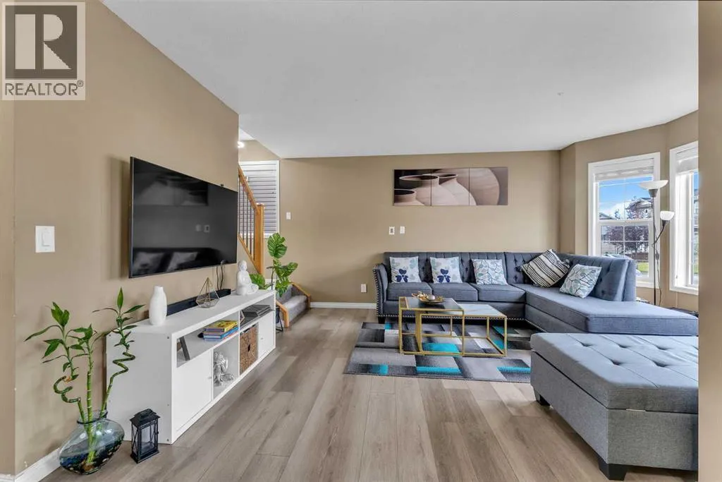 19 Taralake Rise NE