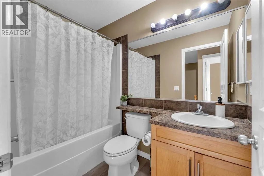 19 Taralake Rise NE