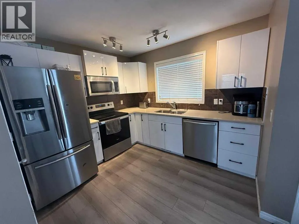 19 Taralake Rise NE