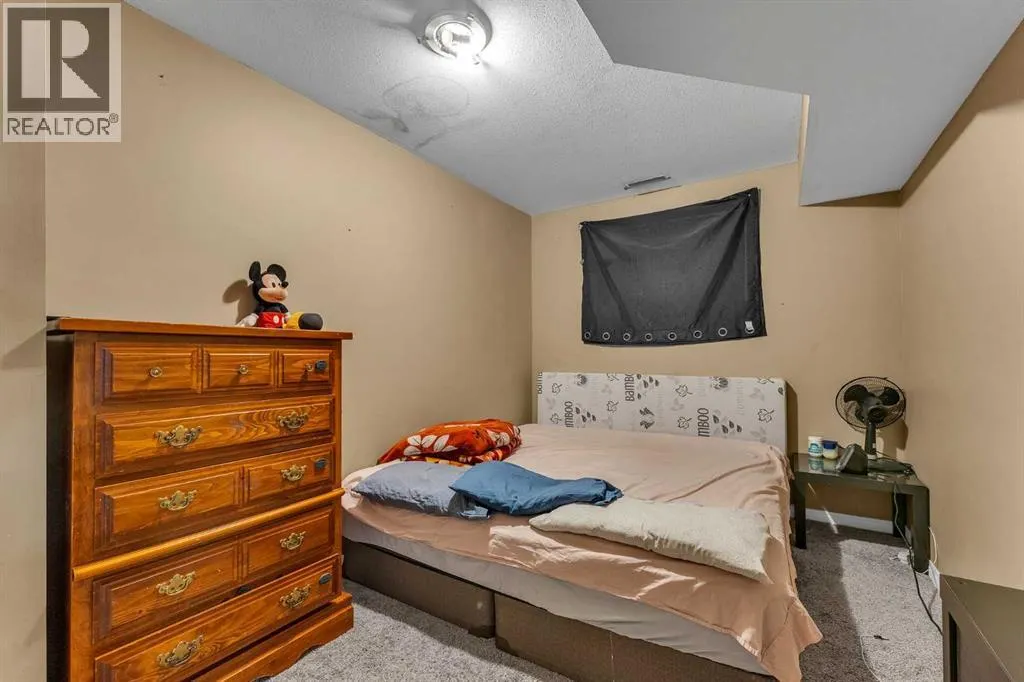 19 Taralake Rise NE