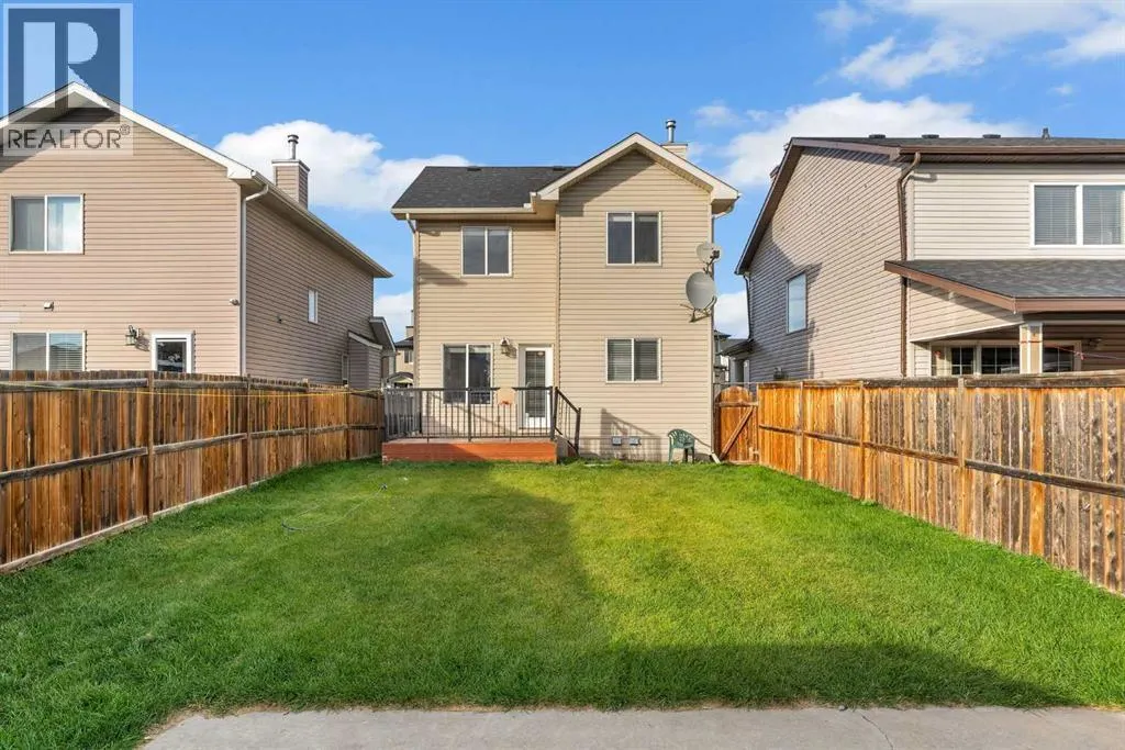 19 Taralake Rise NE