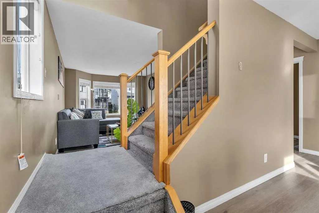 19 Taralake Rise NE