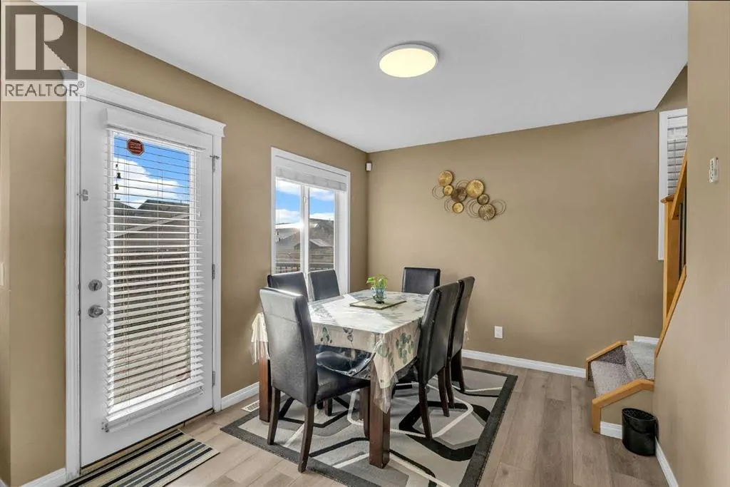 19 Taralake Rise NE