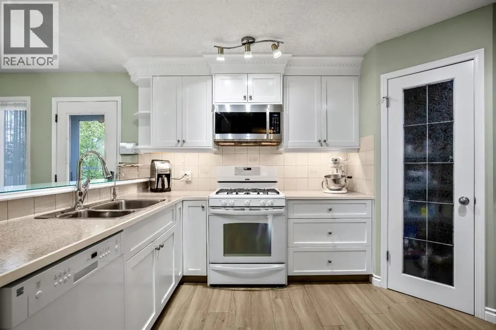 17 Luxstone Crescent SW