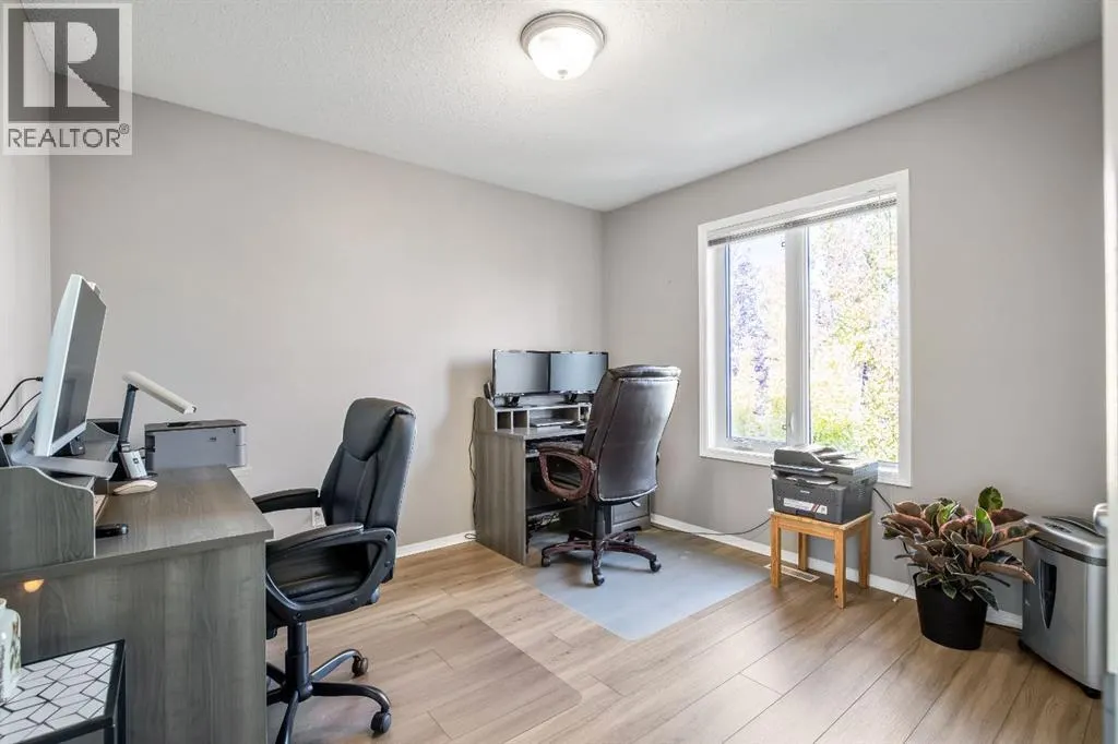17 Luxstone Crescent SW