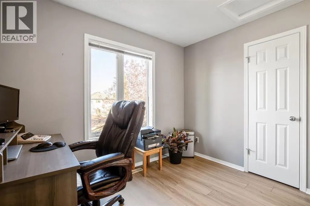 17 Luxstone Crescent SW