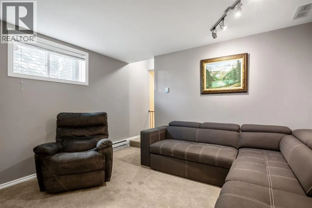 17 Luxstone Crescent SW