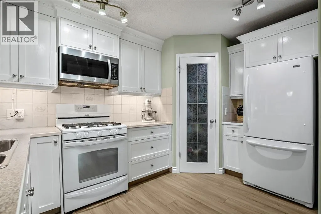 17 Luxstone Crescent SW