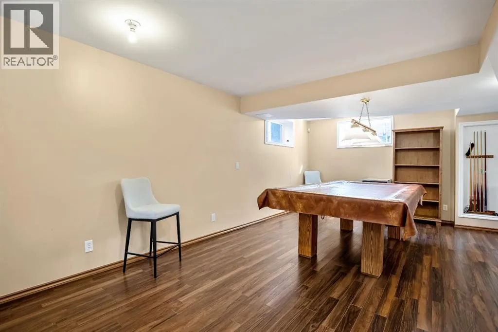 17 Luxstone Crescent SW