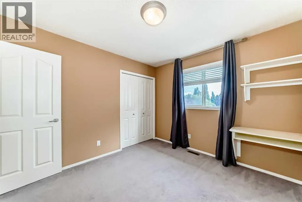 151 Cranwell Close SE