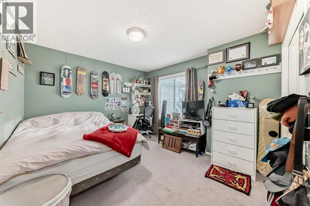 151 Cranwell Close SE