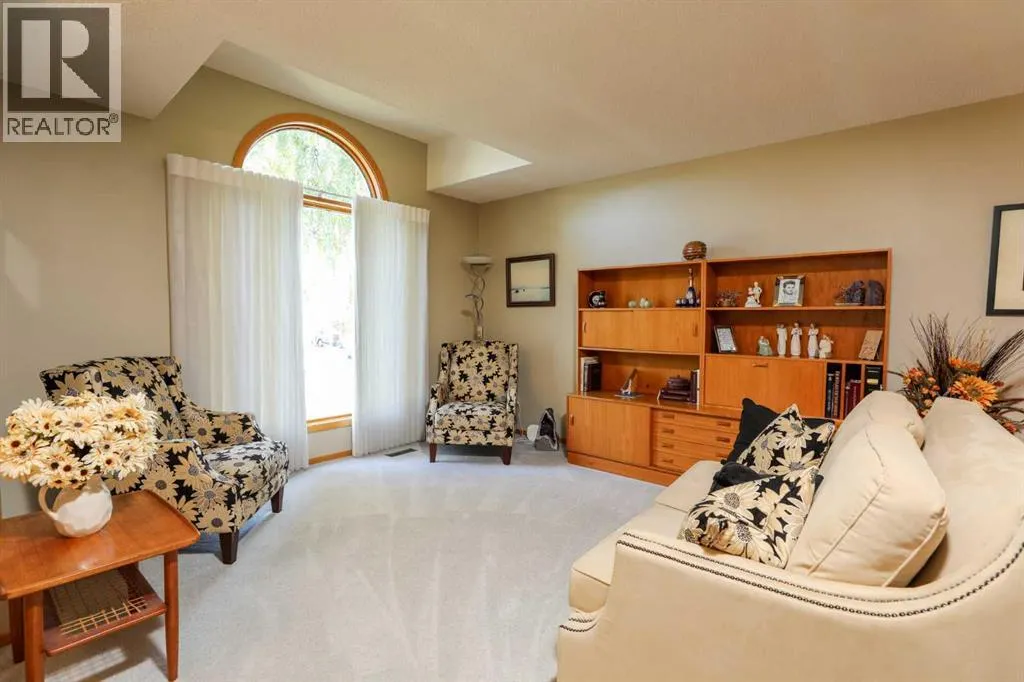 112 Edgewood Boulevard W