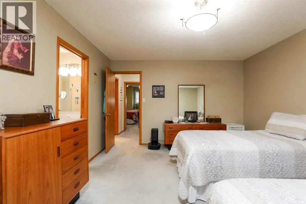 112 Edgewood Boulevard W