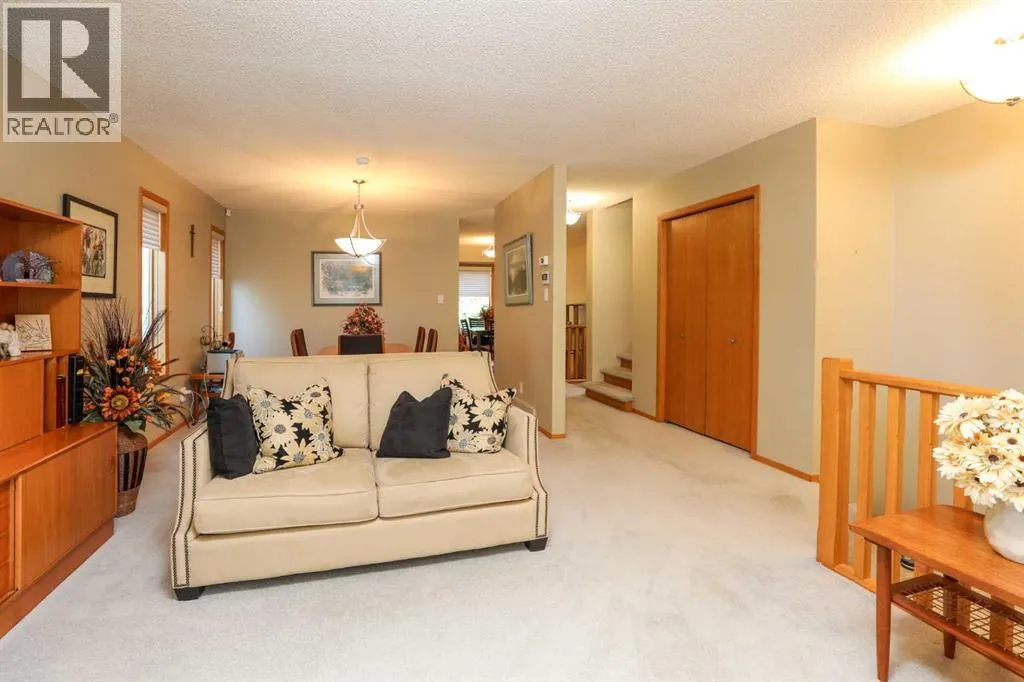 112 Edgewood Boulevard W