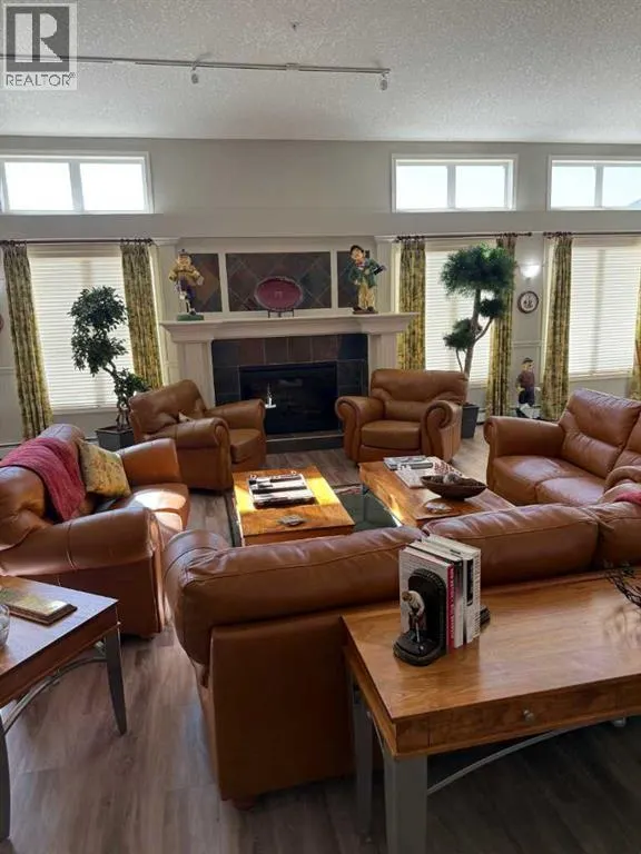 203, 15 Everstone Drive SW