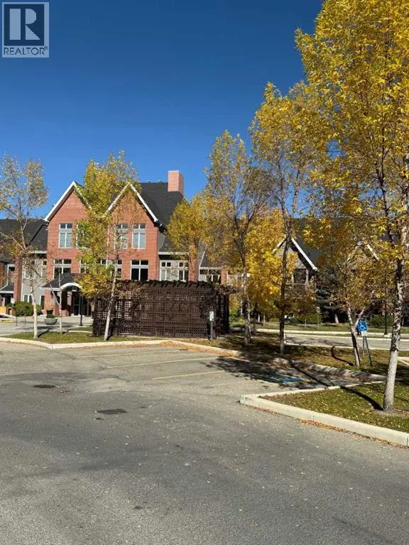 203, 15 Everstone Drive SW