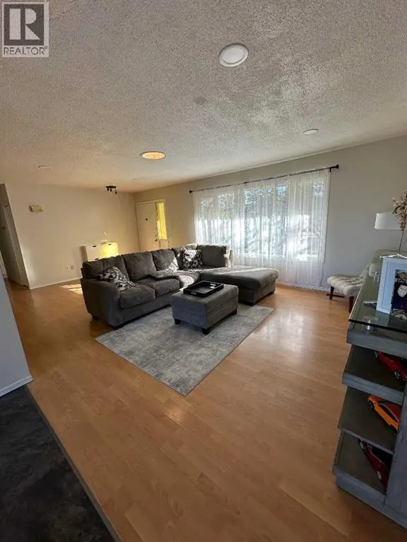 31 10 Street W