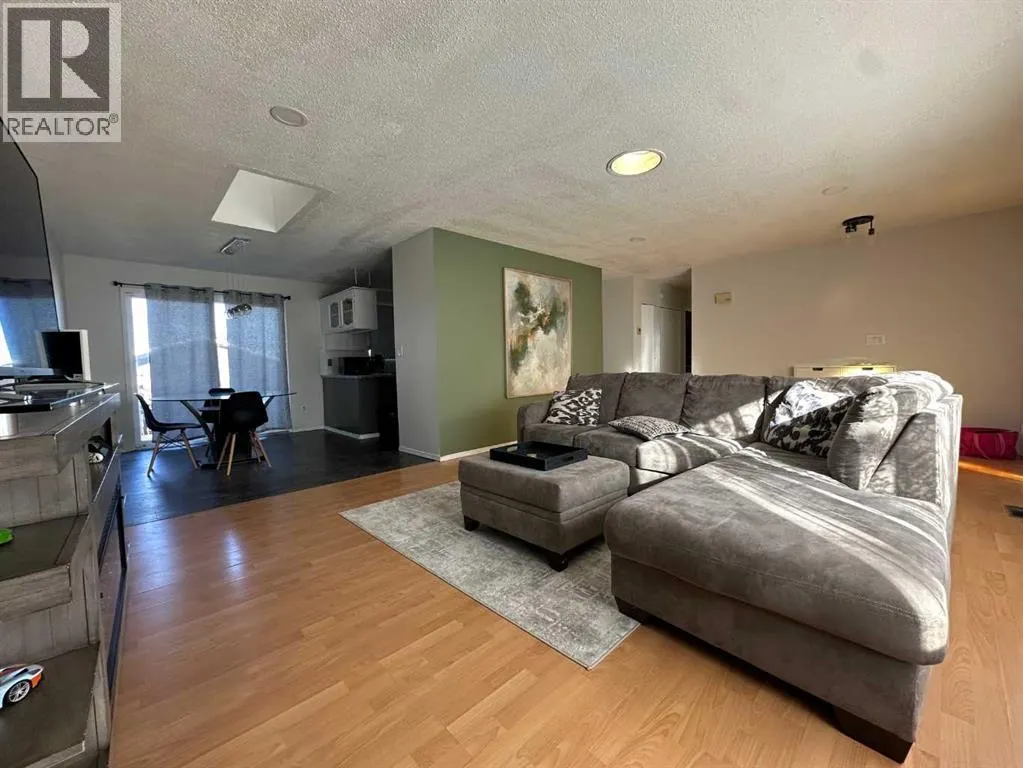 31 10 Street W