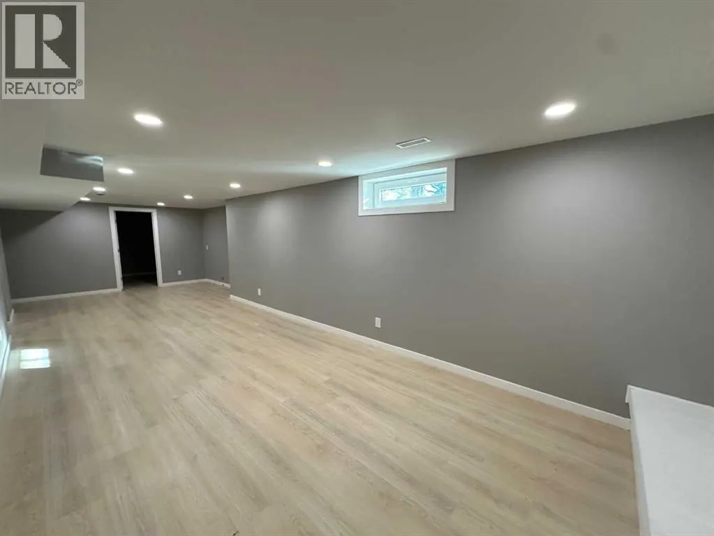 31 10 Street W