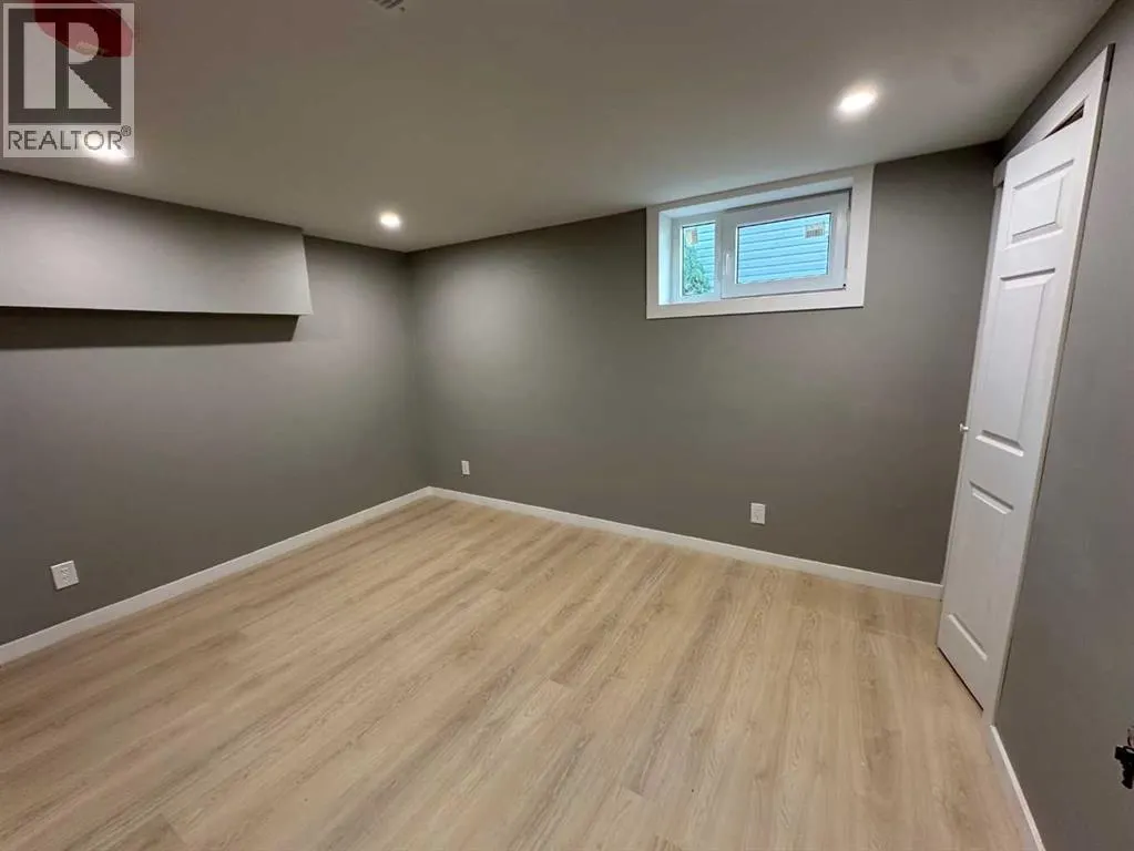 31 10 Street W