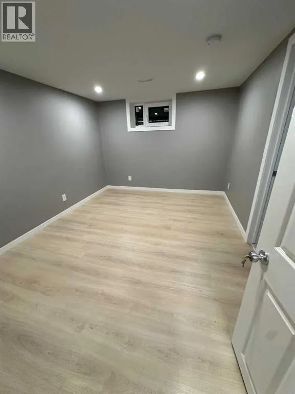 31 10 Street W