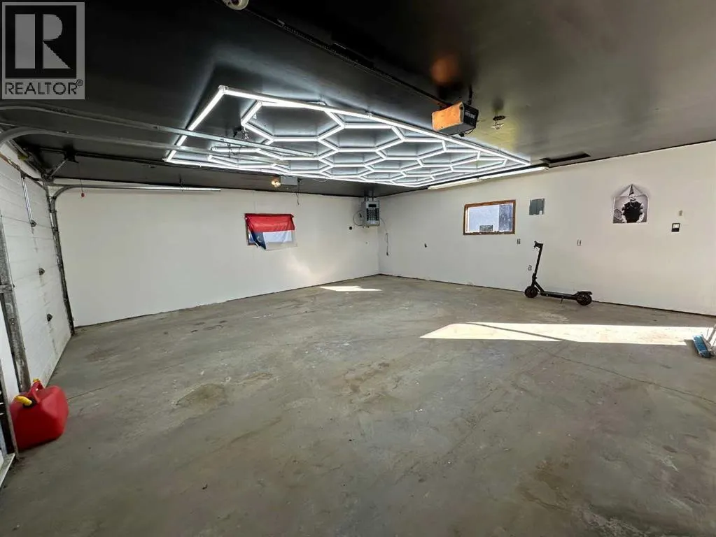 31 10 Street W