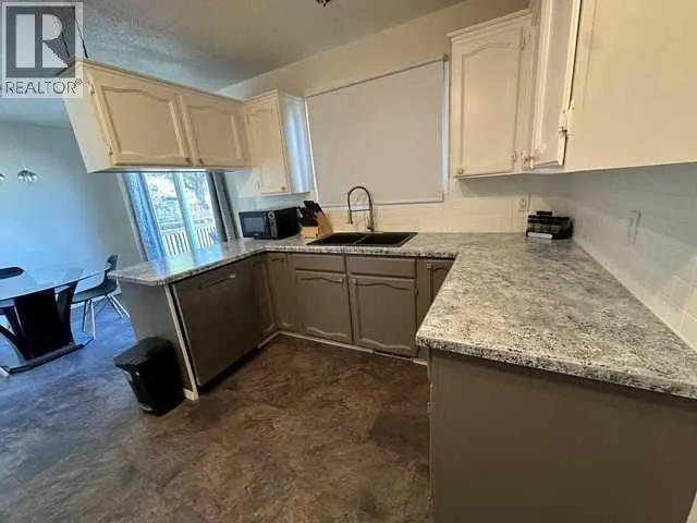 31 10 Street W