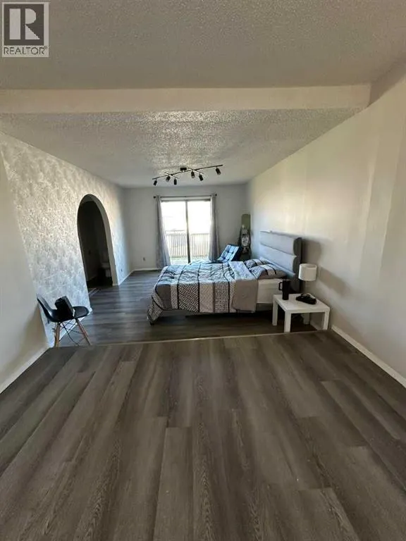 31 10 Street W