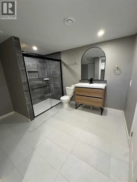 31 10 Street W