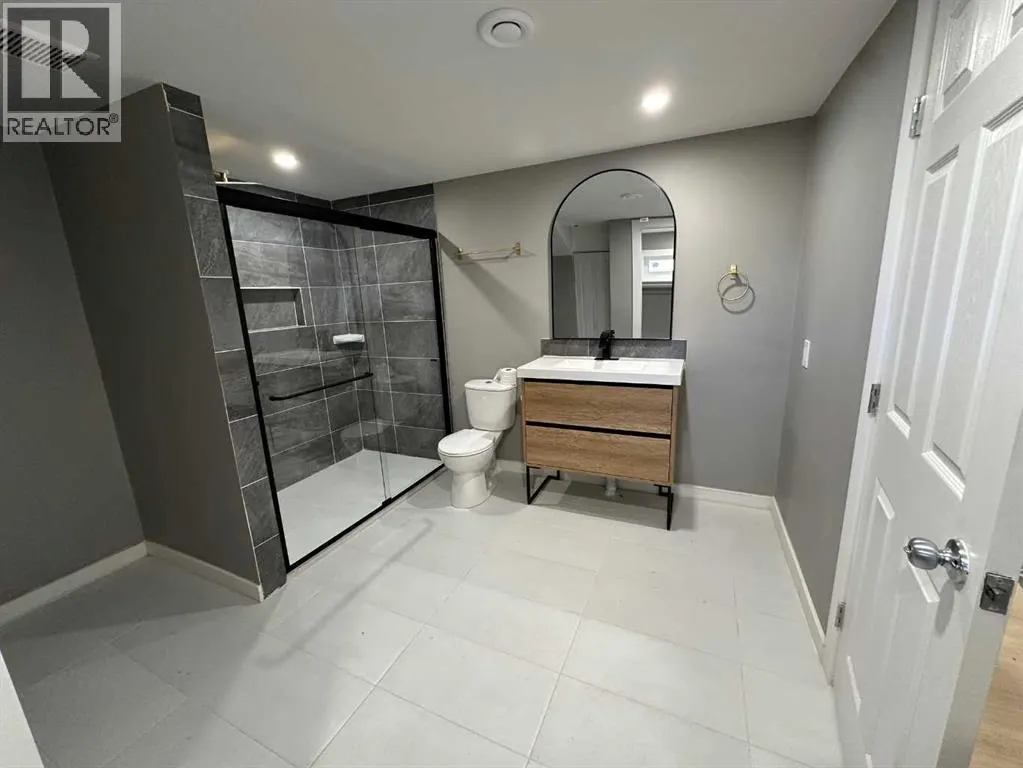 31 10 Street W