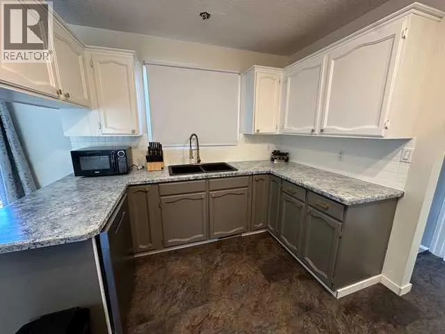 31 10 Street W