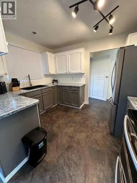 31 10 Street W