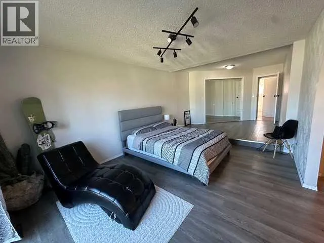 31 10 Street W