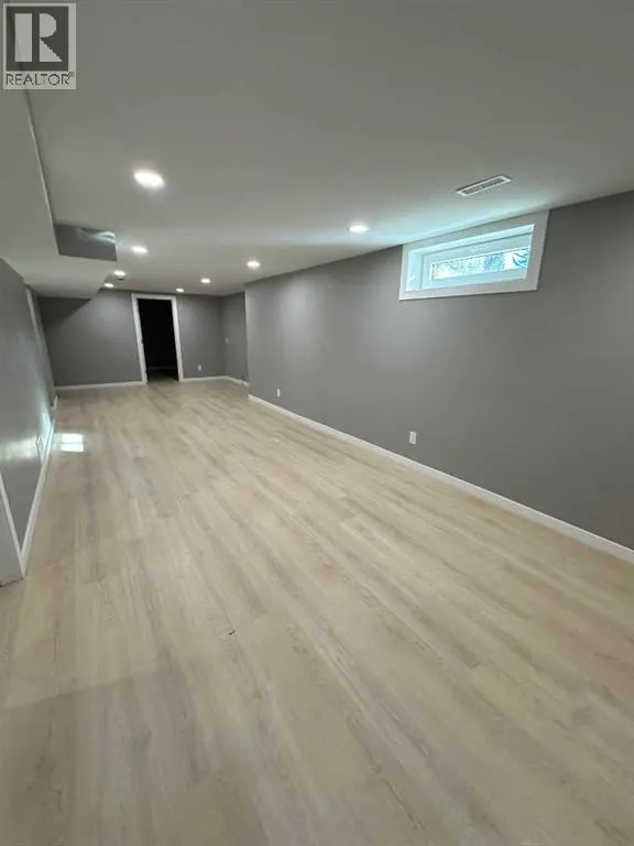31 10 Street W