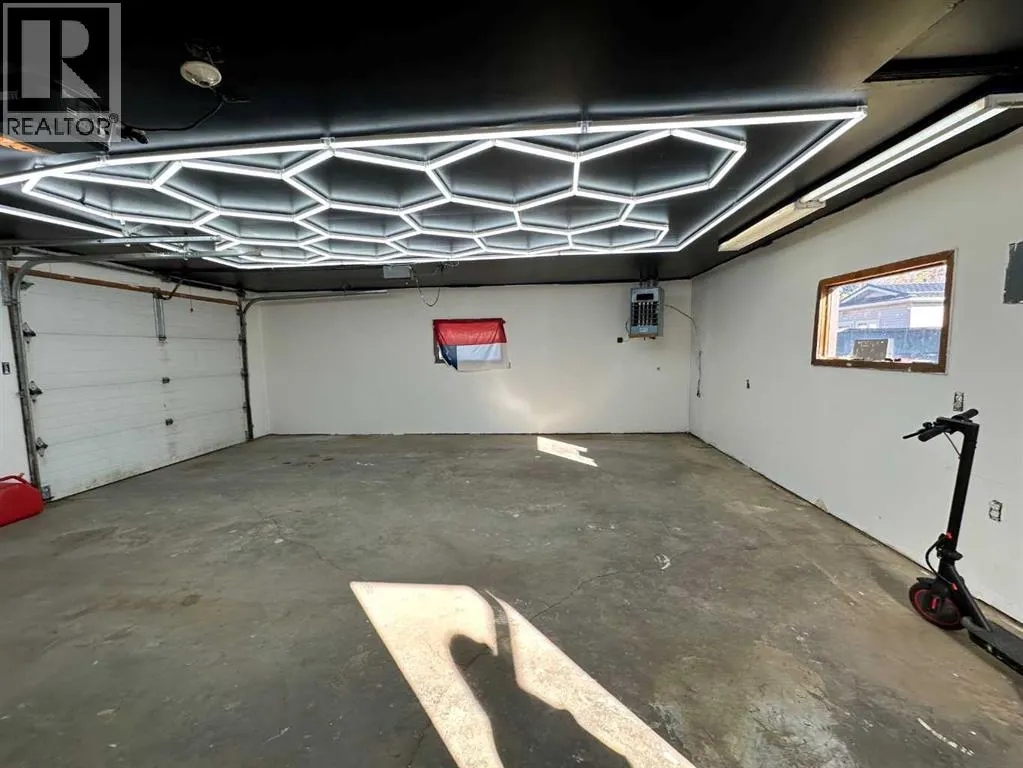 31 10 Street W