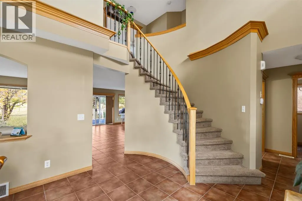 120 Simcoe Close SW