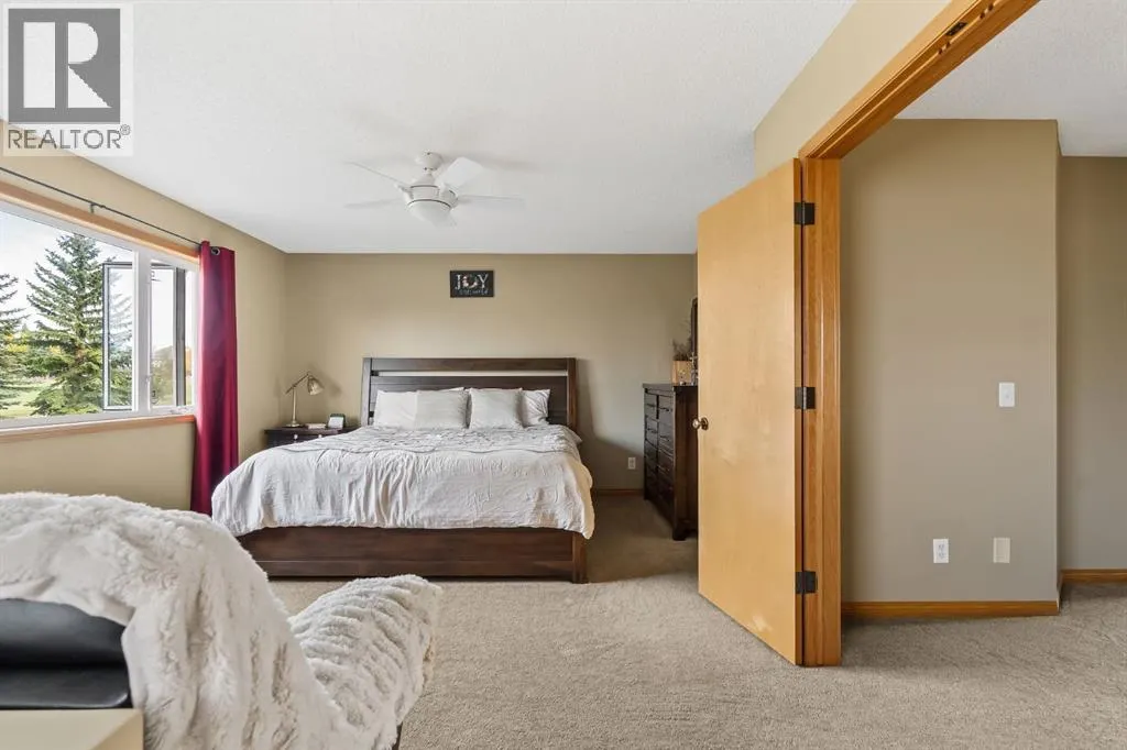 120 Simcoe Close SW