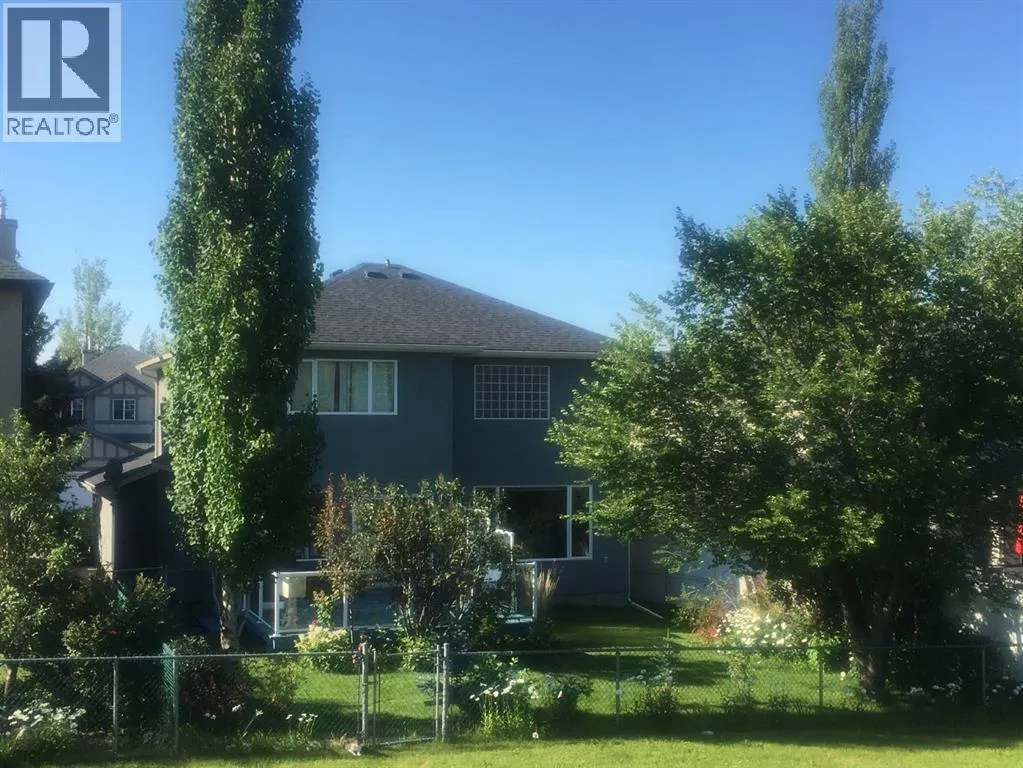120 Simcoe Close SW
