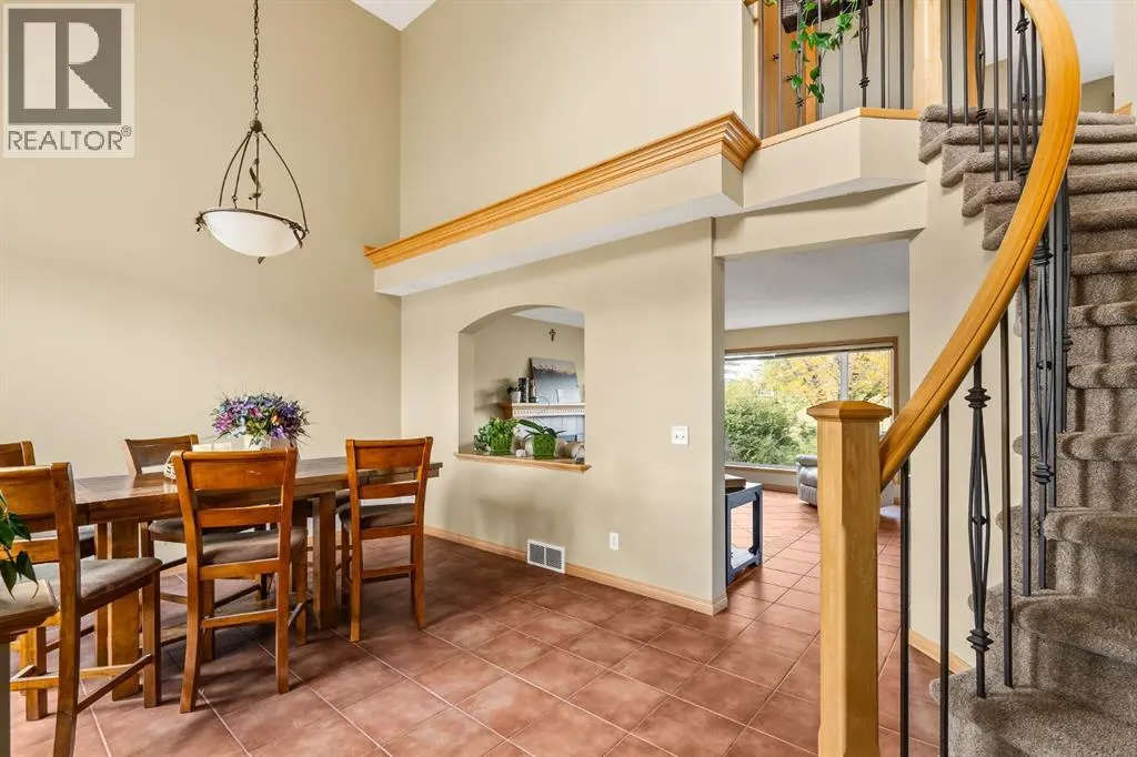 120 Simcoe Close SW