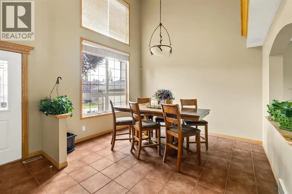 120 Simcoe Close SW