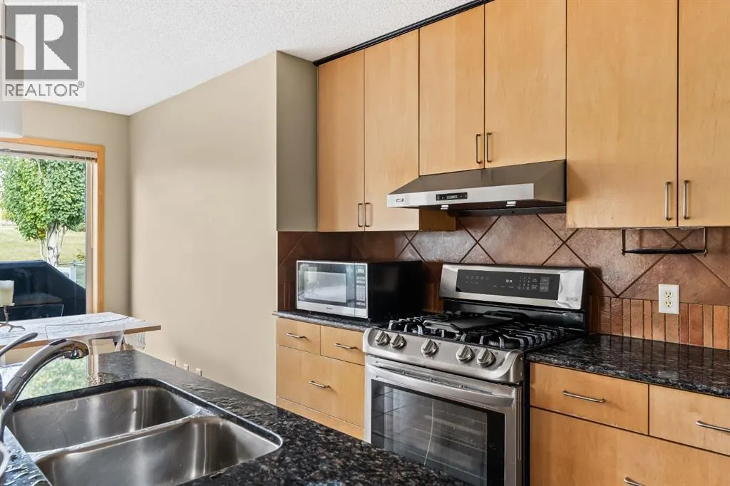 120 Simcoe Close SW