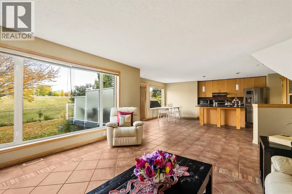 120 Simcoe Close SW